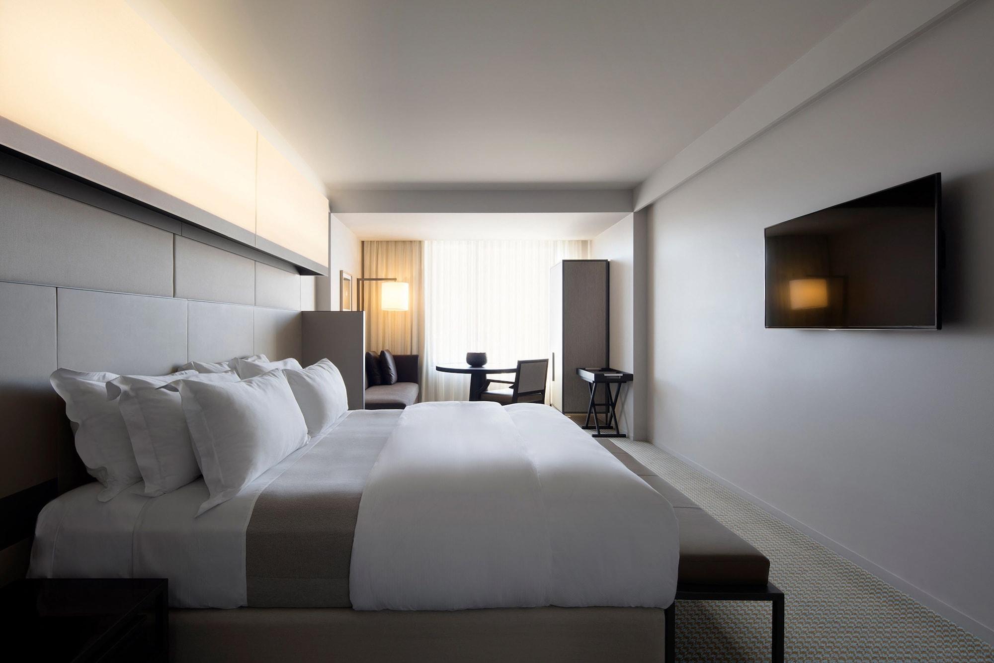Hotel Realm Canberra Exterior photo A room at the hotel
